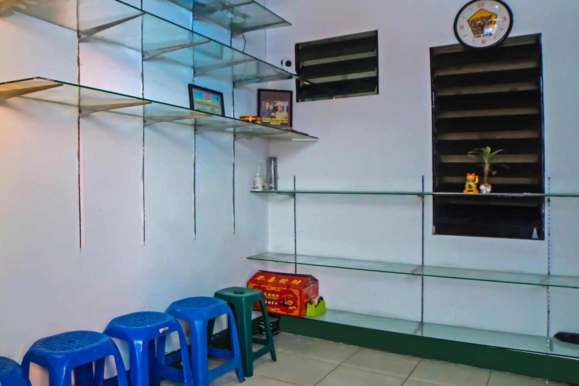 Oyo 92235 Guesthouse Rantang Medan Exteriér fotografie